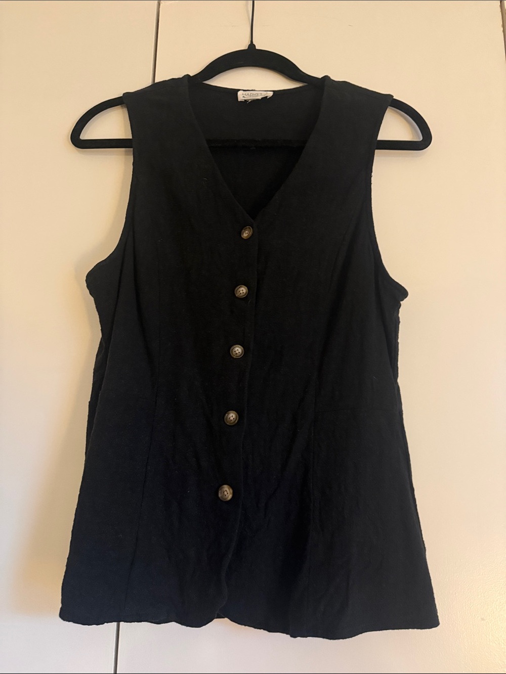 Market & Spruce Black Button-Front V-Neck Tank